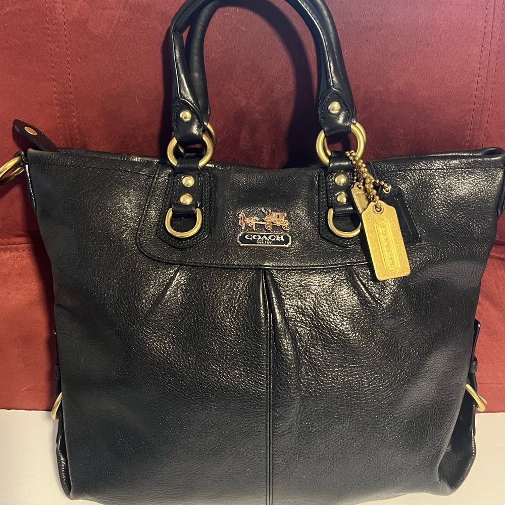 Beautiful Coach - Picture 2 of 15